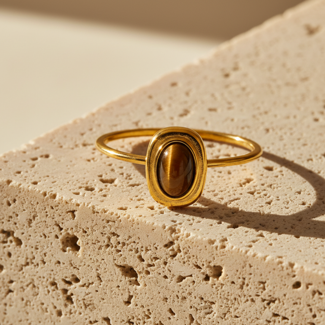 טבעת טייגר איי עם אבן בציפוי זהב 18K – נירוסטה