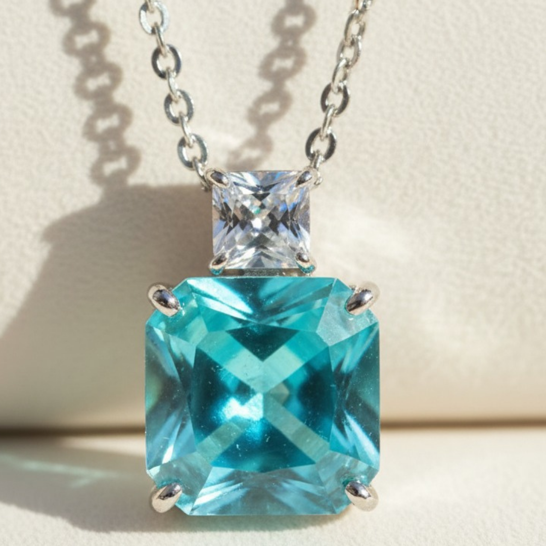 הברק שבאבן: תליון כסוף יוקרתי עם נגיעה רומנטית